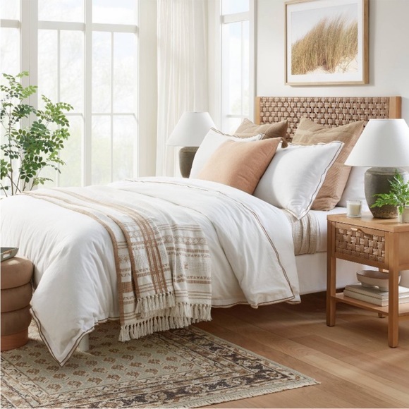 Threshold | Double Flange Merrow Stitch Duvet Cover & Sham Set | King | White - Picture 2 of 3